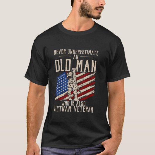 Onderschat nooit een oud man dat ook Vietnam is T-shirt (Voorkant)