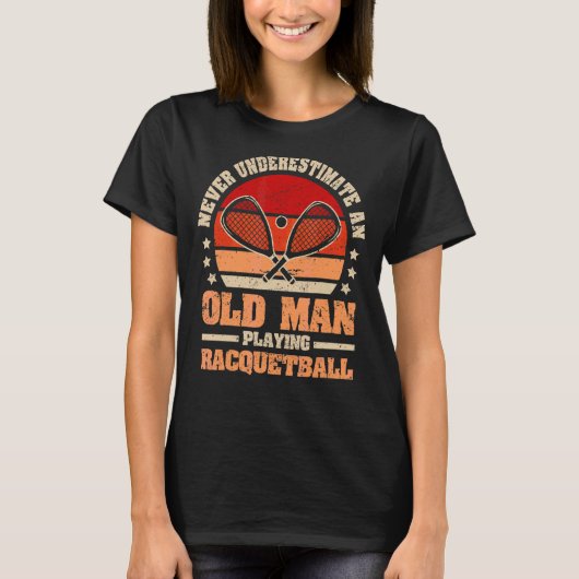 Onderschat nooit een oud Man dat racketball speelt T-shirt (Voorkant)