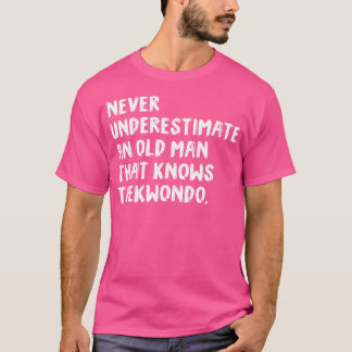 Onderschat nooit een oud Man dat Taekwond kent T-shirt