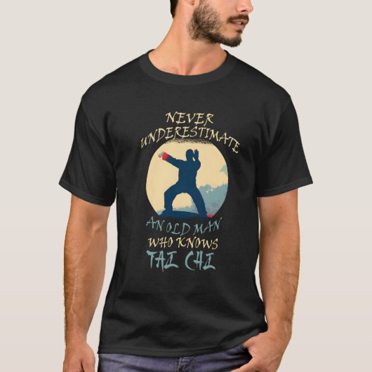 Onderschat nooit een oud Man dat Tai Chi kent T-shirt (Voorkant)