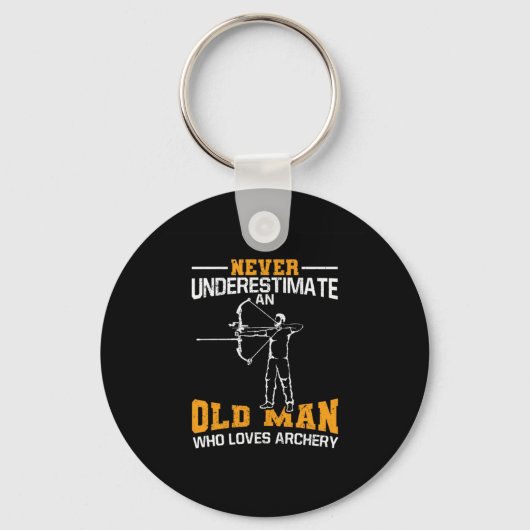 Onderschat nooit een oud Man dat van Archery houdt Sleutelhanger (Voorkant)