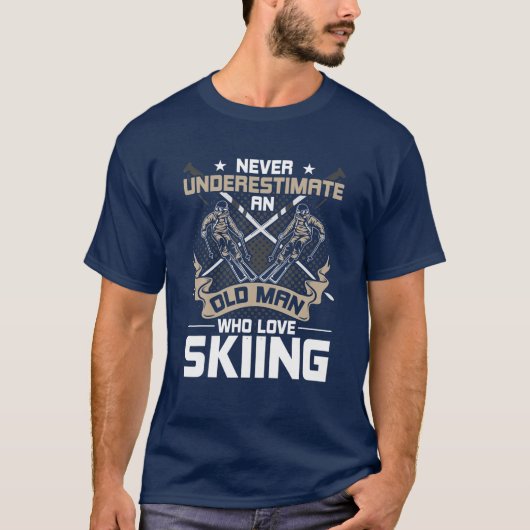 Onderschat nooit een oud Man dat van het skiën hou T-shirt (Voorkant)