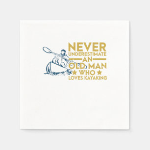Onderschat nooit een oud Man dat van Kayaking houd Servet