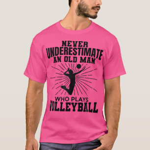 Onderschat nooit een oud Man dat Volleyball speelt T-shirt