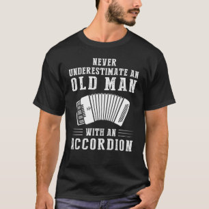 Onderschat nooit een oud man met een accordeon t-shirt