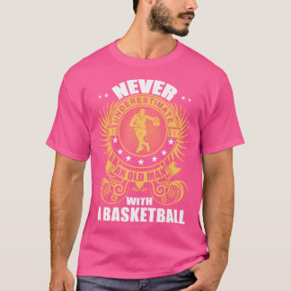 Onderschat nooit een oud Man met een basketbal T T-shirt