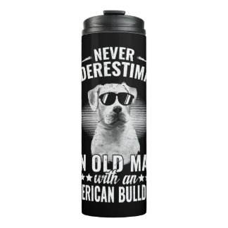 Onderschat nooit een oud Man met een Bulldog Thermosbeker