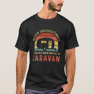 Onderschat nooit een oud Man met een caravan RV C T-shirt