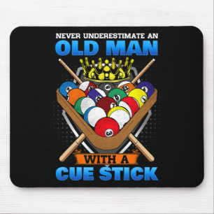 Onderschat nooit een oud Man met een cue stick Muismat