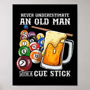 Onderschat nooit een oud Man met een cue stick Poster