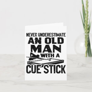 Onderschat nooit een oud Man met een cue-sticker. Kaart