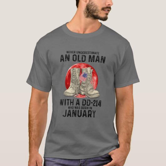 Onderschat nooit een oud Man met een DD-214 Janua T-shirt (Voorkant)