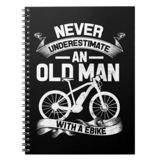 Onderschat nooit een oud man met een E-BikeGreat Notitieboek
