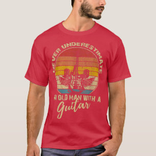 Onderschat nooit een oud Man met een gitaar Playe T-shirt