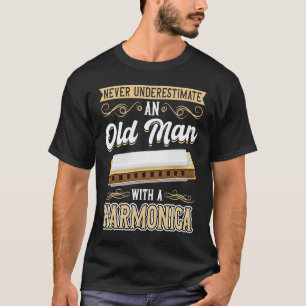 Onderschat nooit een oud Man met een Harmonica T-shirt