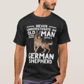 Onderschat nooit een oud Man met een hond T-shirt (Voorkant)