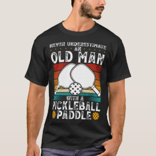 Onderschat nooit een oud Man met een pickleball P T-shirt