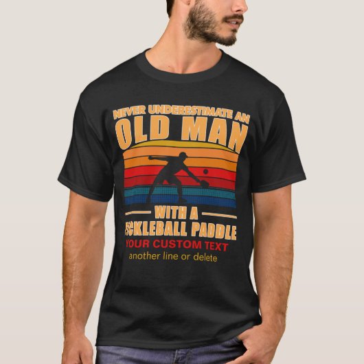 Onderschat nooit een oud Man met een pickleball T-shirt (Voorkant)