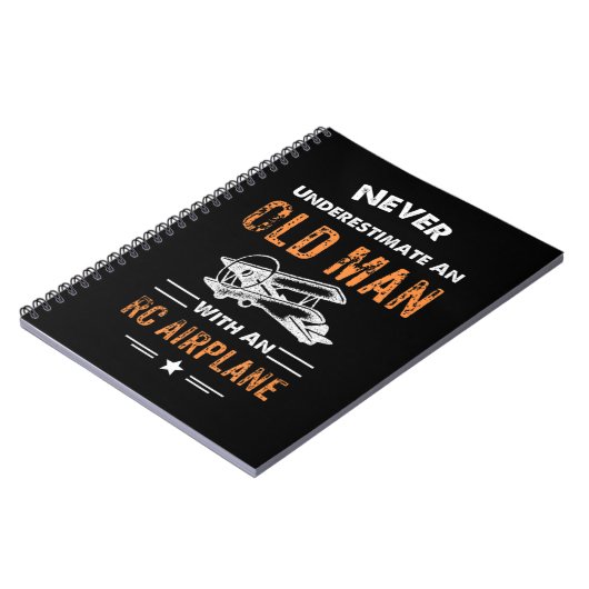 Onderschat nooit een oud Man met een RC-vliegtuig Notitieboek (Linkerzijde)