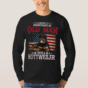 Onderschat nooit een oud Man met een Rottweiler 3 T-shirt