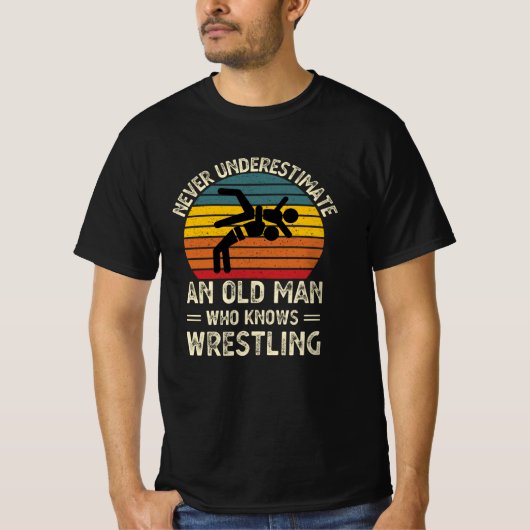 Onderschat nooit een oud Man met een rusteling T-shirt (Voorkant)