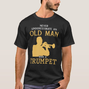 Onderschat nooit een oud man met een trompet-t-shi t-shirt