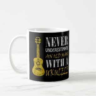Onderschat nooit een oud man met een ukuleleThis Koffiemok