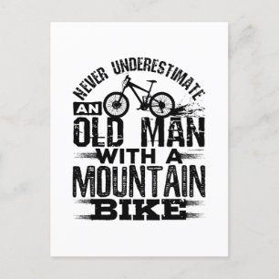 Onderschat nooit een oud Man met Mountain Bike Briefkaart