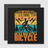 Onderschat nooit een oud Man op een bike (Voorkant / Achterkant)