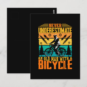 Onderschat nooit een oud Man op een bike Briefkaart
