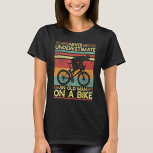 Onderschat nooit een oud Man op een fietscyclus C T-shirt