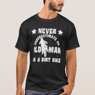 Onderschat nooit een oud Man op een motorfiets T-shirt