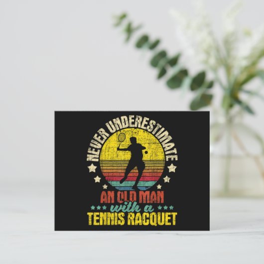 Onderschat nooit een oud Man - Tennis Racket SPO (Staand voorkant)