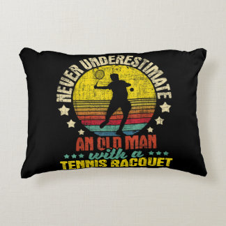 Onderschat nooit een oud Man - Tennis Racket SPO Accent Kussen