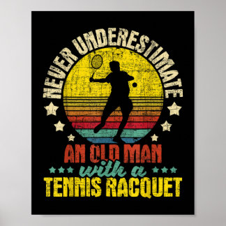 Onderschat nooit een oud Man - Tennis Racket SPO Poster
