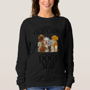 Onderschat nooit een oude dame die van Dogs Bor ho Trui