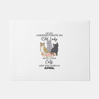 Onderschat nooit een oude dame die van kattenbrood deurmat
