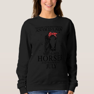 Onderschat nooit een oude dame die van paarden hou trui
