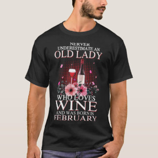 Onderschat nooit een oude dame houdt van wijn gebo t-shirt