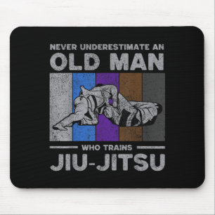 Onderschat nooit een oude man Braziliaans Jiu Jits Muismat