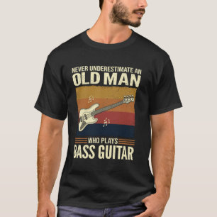Onderschat nooit een oude man die basgitaar speelt t-shirt