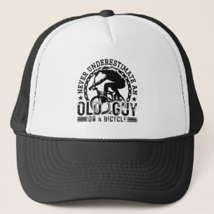 Onderschat nooit een oude man die cool fietst trucker pet