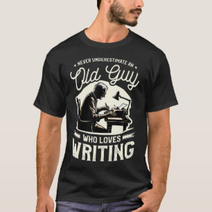 Onderschat nooit een oude man die van schrijven ho t-shirt