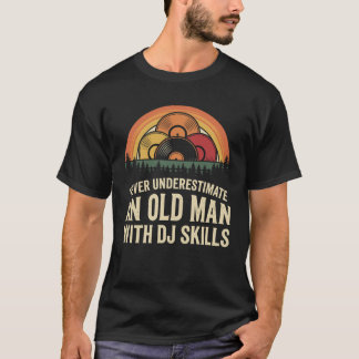 Onderschat Nooit Een Oude Man Met DJ Vaardigheden T-shirt