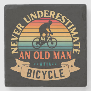 Onderschat nooit een oude man met een fiets stenen onderzetter
