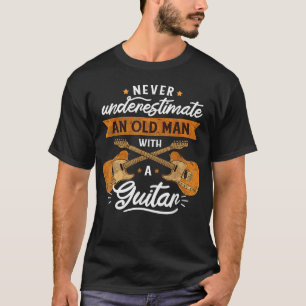 Onderschat nooit een oude man met een gitaar 2 t-shirt