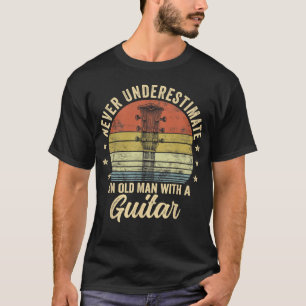 Onderschat Nooit Een Oude Man Met Een Gitaar T-shirt