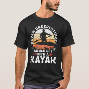 Onderschat nooit een oude man met een Kayak T-shirt