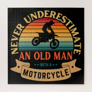 Onderschat nooit een oude man met een motorfiets legpuzzel