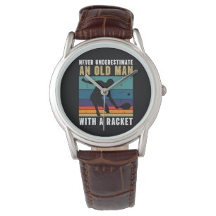 Onderschat nooit een oude man met een pickleball horloge